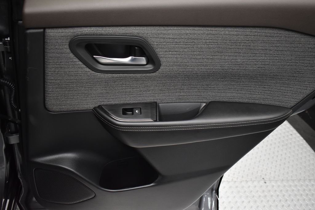 Thumbnail: 2023 Nissan Rogue - 27