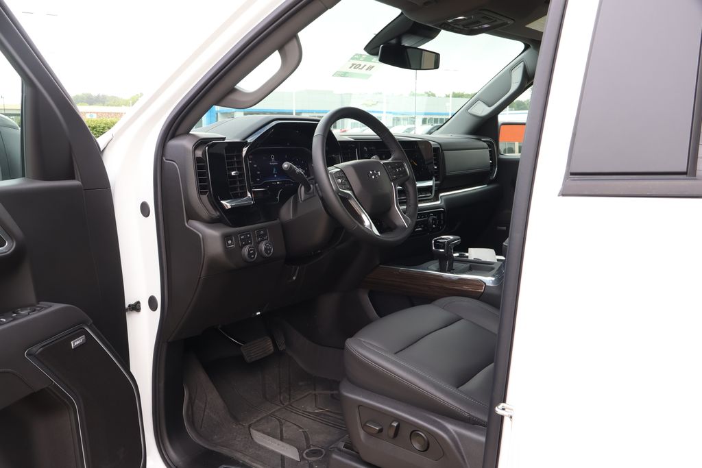 2025 Chevrolet Silverado 1500 RST 16