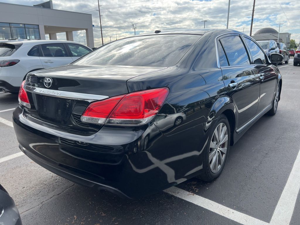 Thumbnail: 2011 Toyota Avalon - 3