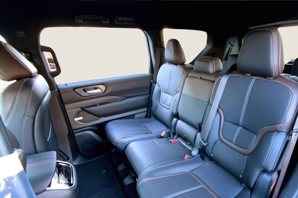 2026 Nissan Armada SL - Photo 11