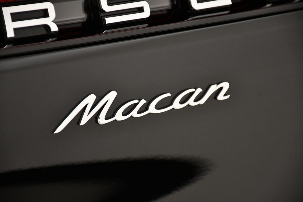 Thumbnail: 2026 Porsche Macan - 11