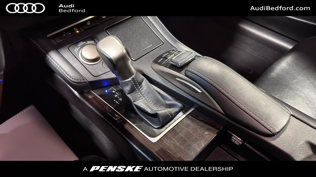 Thumbnail: 2018 Lexus ES - 17