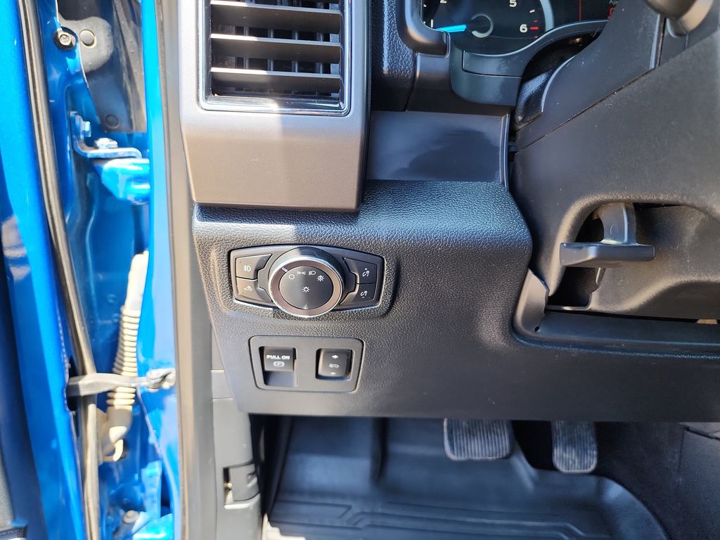 2019 Ford F-150 XLT photo