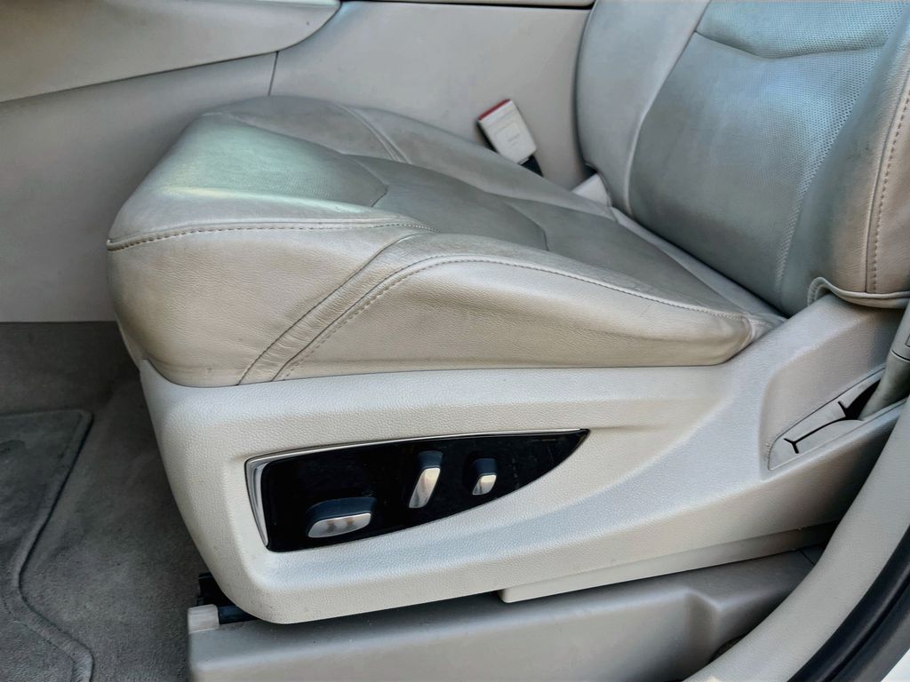 Used 2019 White Cadillac Luxury image 20