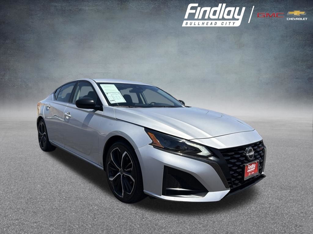 Brilliant Silver Metallic 2024 Nissan Altima Sedan Front-Wheel Drive Continuously Variable Transmission