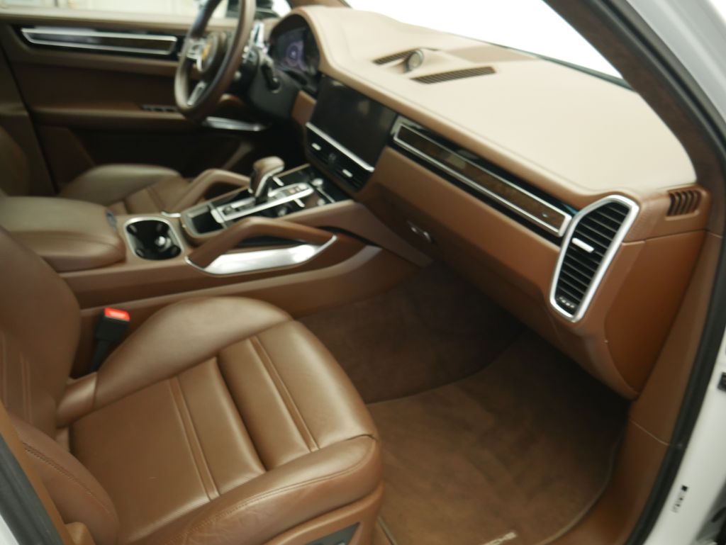 Thumbnail: 2023 Porsche Cayenne - 25