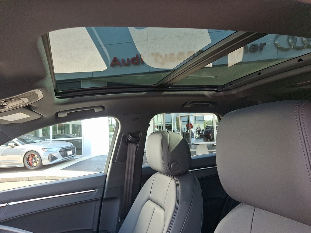 Thumbnail: 2025 Audi Q3 - 11