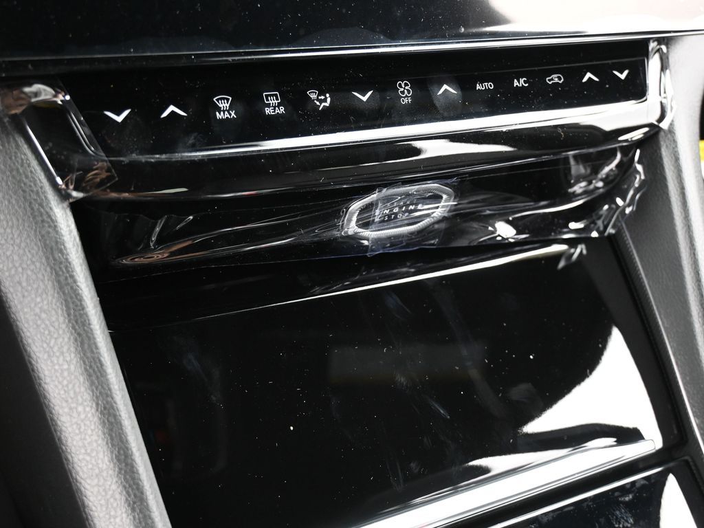 New 2026 Diamond Black Crystal Pearlcoat Jeep Limited image 23