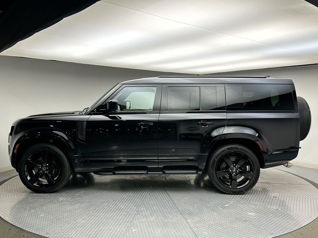 2025 Land Rover Defender 130 2