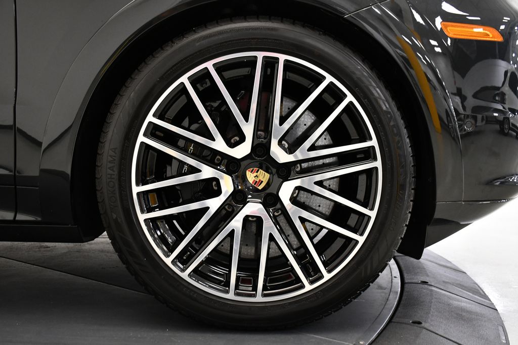 2024 Porsche Cayenne Turbo E-Hybrid 18