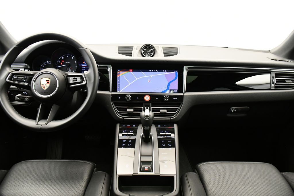 2025 Porsche Macan  22