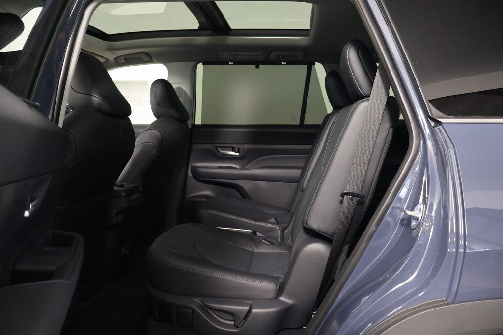 Thumbnail: 2026 Toyota Grand Highlander - 6