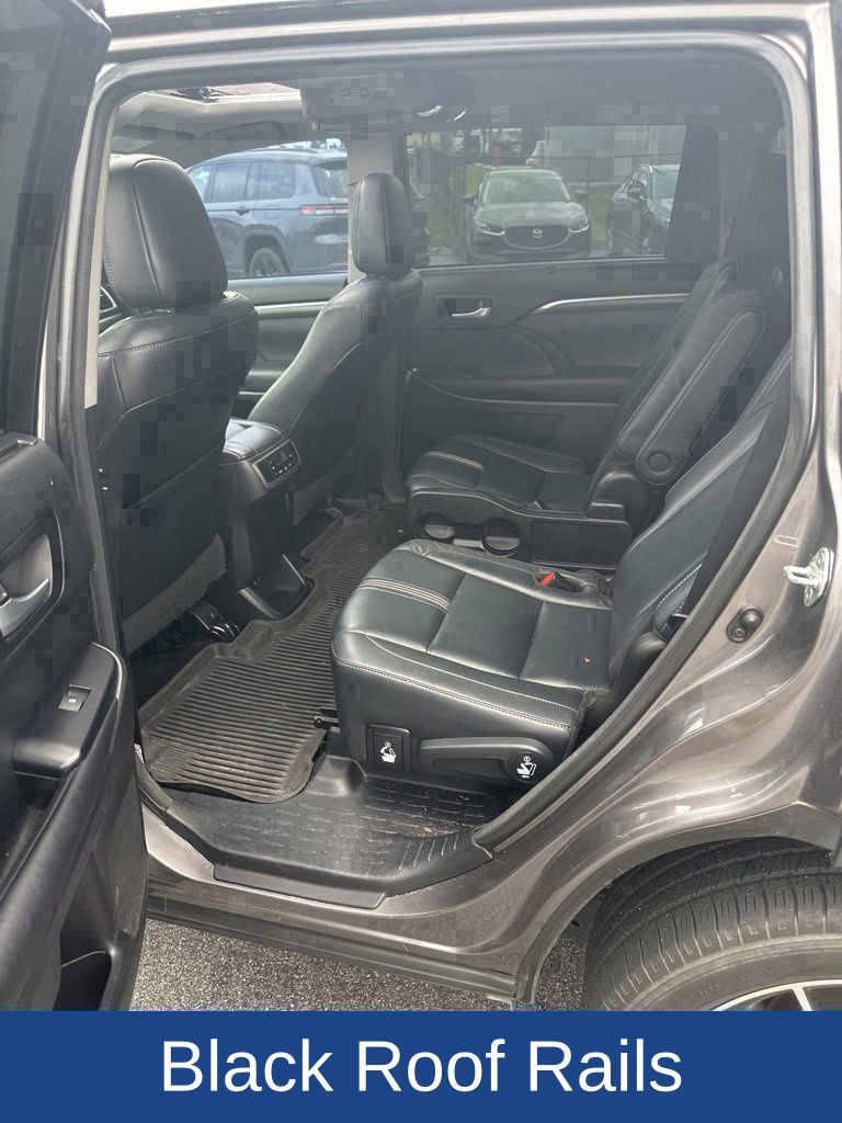 2017 Toyota Highlander SE