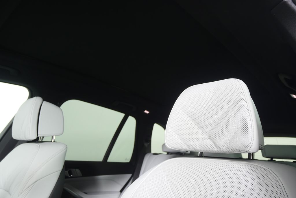 Thumbnail: 2026 BMW X5 - 11