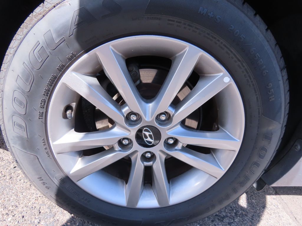 Thumbnail: 2016 Hyundai Sonata - 17