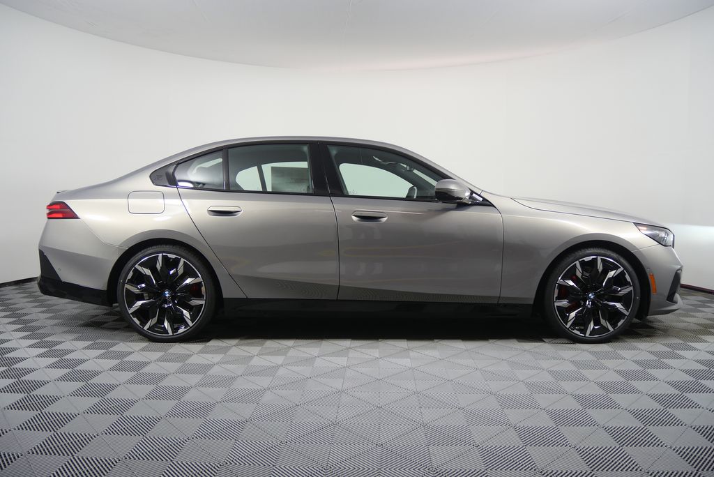 Thumbnail: 2026 BMW 5 Series - 2