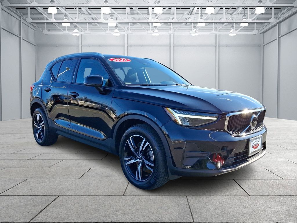 2023 Volvo XC40 B5 Core 3