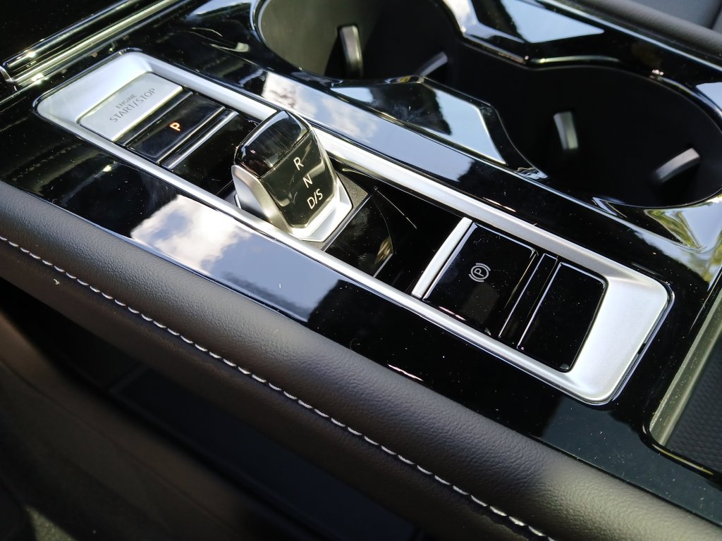 New 2026 Black Volkswagen SE w/Technology image 23