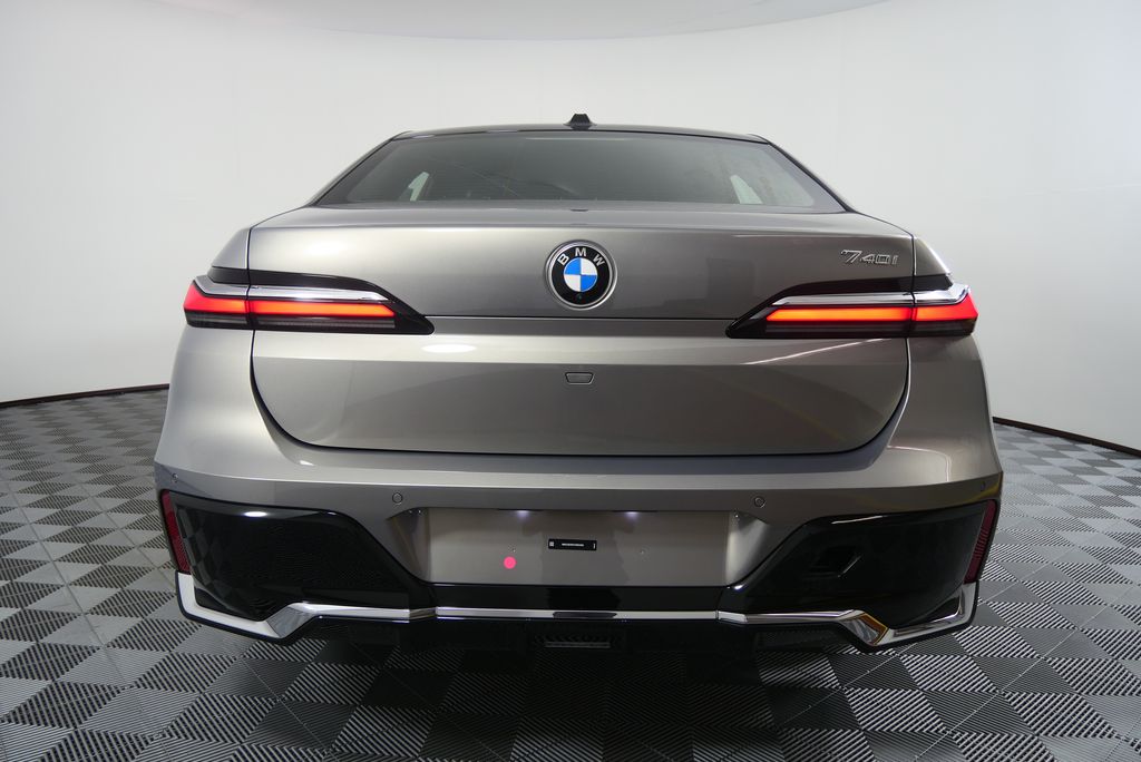Thumbnail: 2026 BMW 7 Series - 4