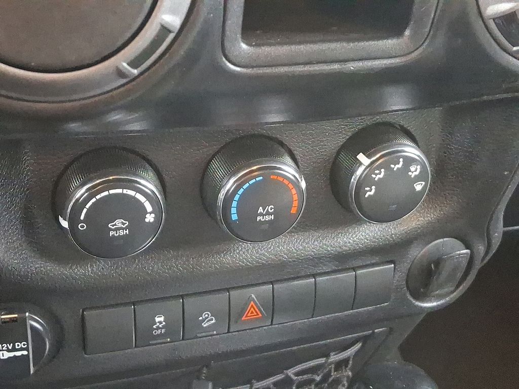 Thumbnail: 2017 Jeep Wrangler - 16