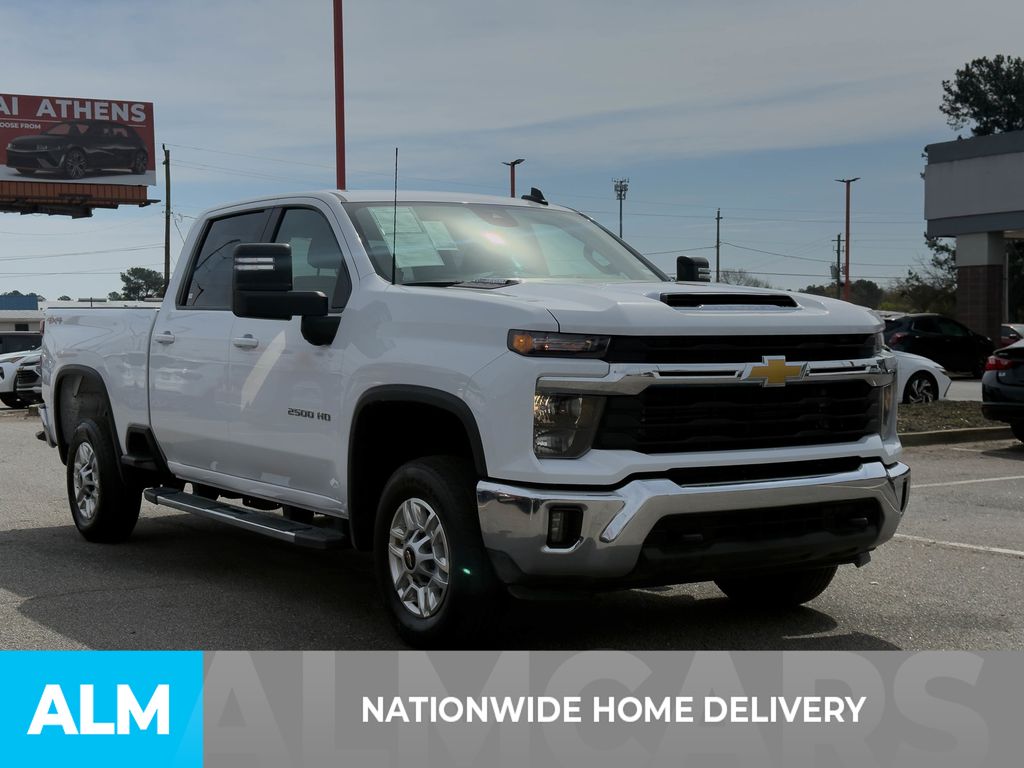 Used 2025 Summit White Chevrolet LT image 4