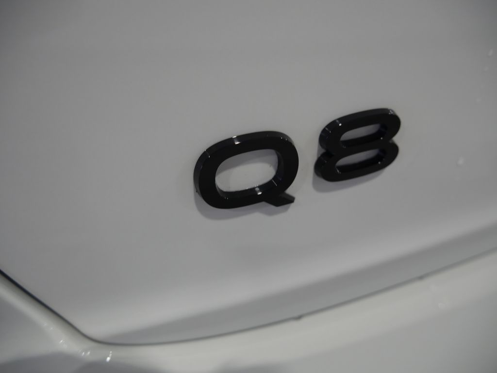 Thumbnail: 2026 Audi Q8 - 9