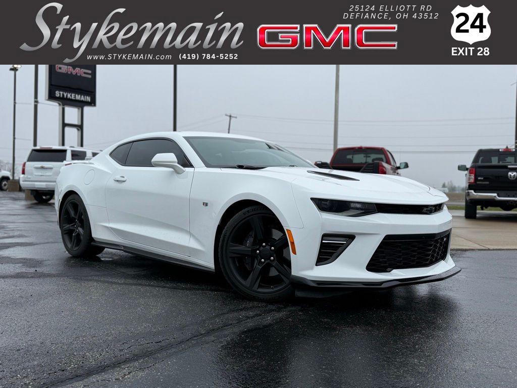 Summit White 2018 Chevrolet Camaro 2SS Coupe RWD Coupe Rear-Wheel Drive 6-Speed Manual