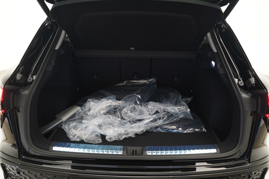 Thumbnail: 2026 Audi Q3 - 11