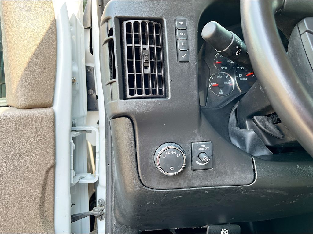 Used 2023 White GMC Work Van image 10
