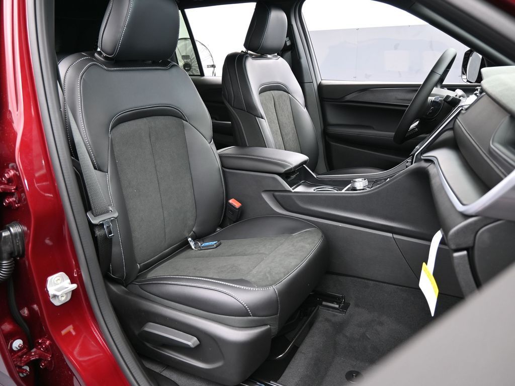 New 2025 Velvet Red Pearlcoat Jeep Altitude X image 39