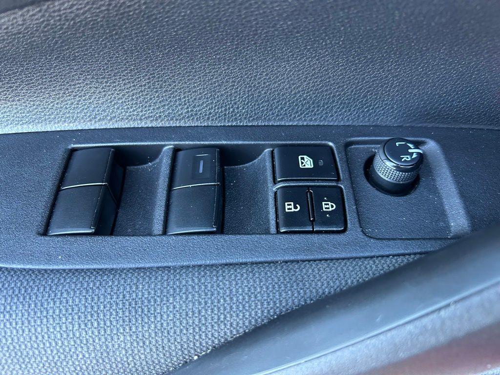 Thumbnail: 2022 Toyota Corolla - 16