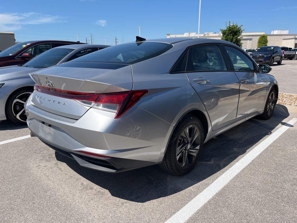 2021 Hyundai Elantra SEL 3