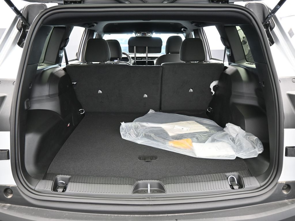 New 2026 silver zynith clearcoat Jeep Laredo image 34