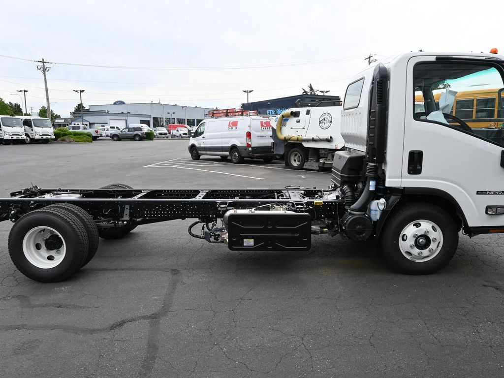 2024 Isuzu NPR HD 
