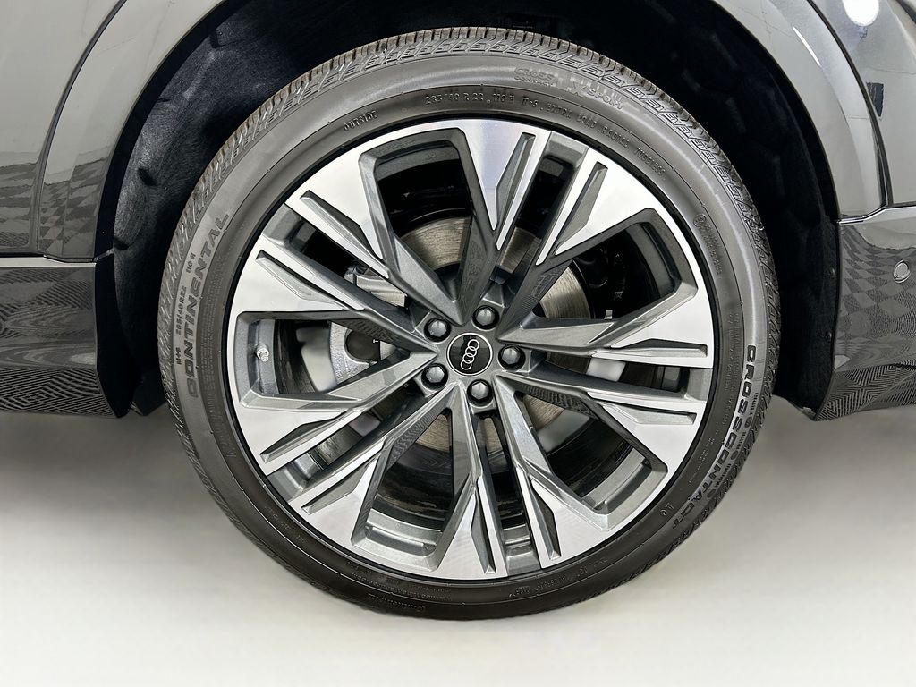 Thumbnail: 2026 Audi Q8 - 30