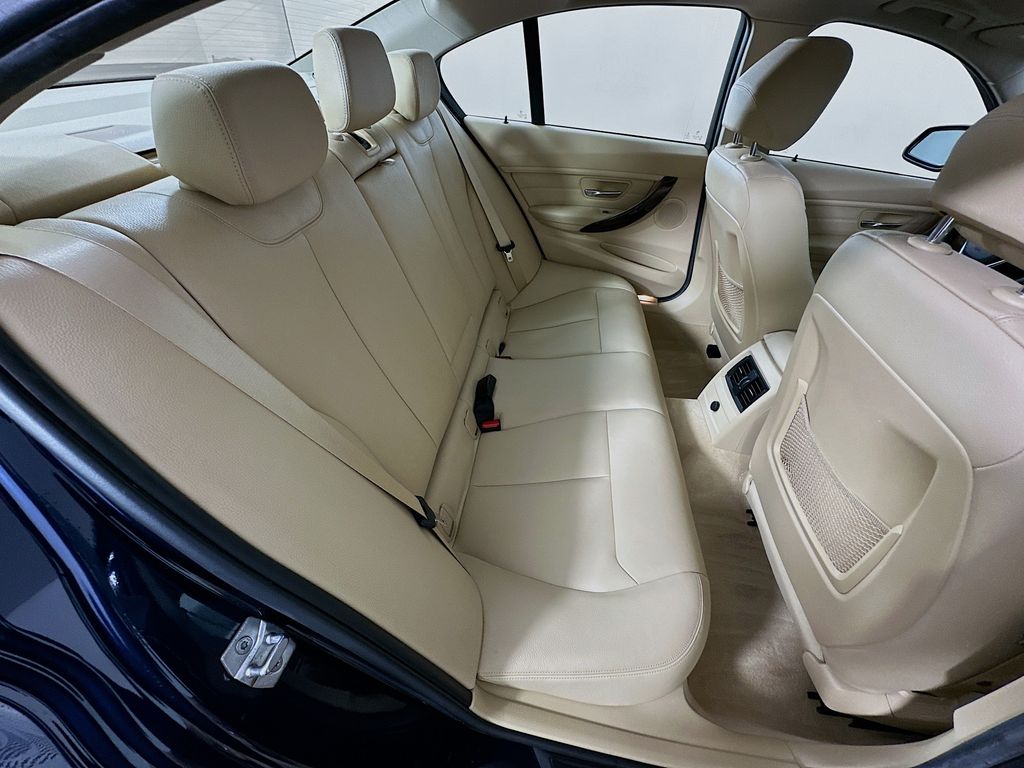 2015 BMW 3 Series 328i 27