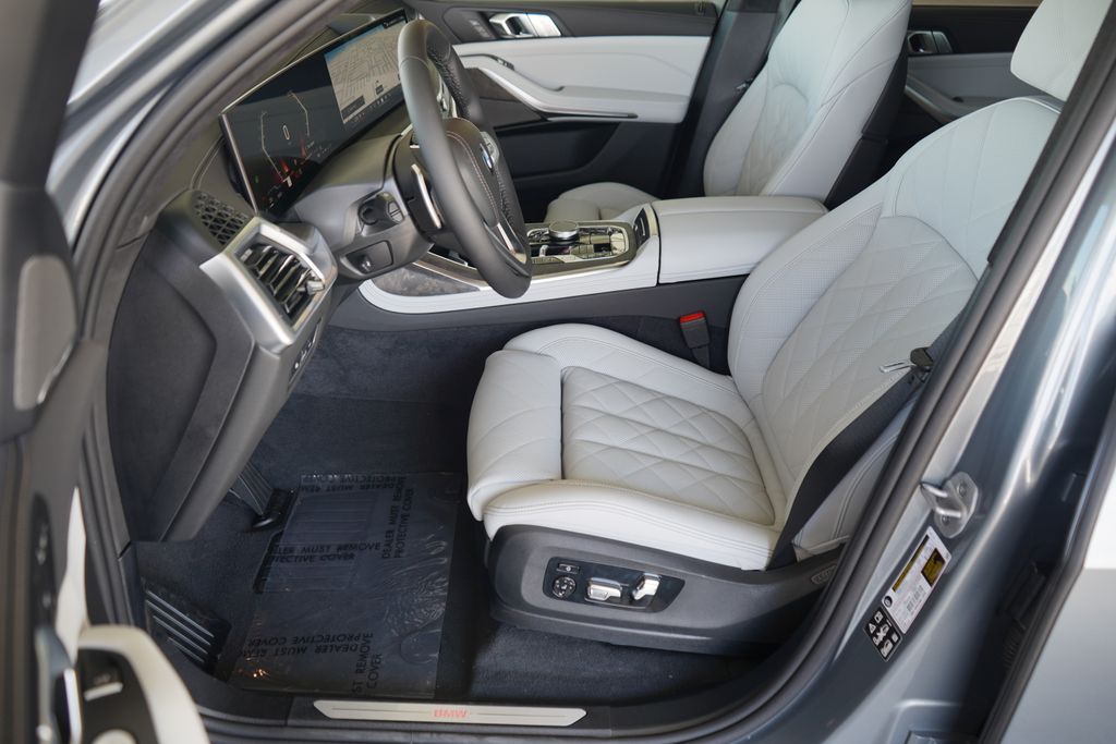 Thumbnail: 2026 BMW X7 - 11