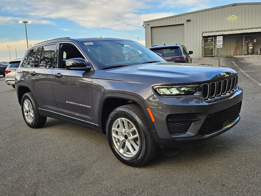 2025 Jeep Grand Cherokee Laredo's photo