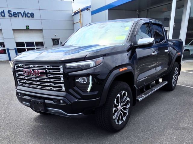 Onyx Black 2024 GMC Canyon Denali Crew Cab 4WD Pickup Truck Four-Wheel Drive 8-Speed Automatic