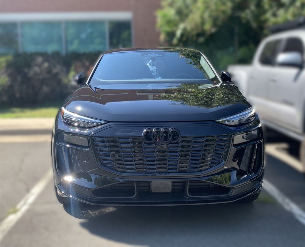 Thumbnail: 2027 Audi Q6 e-tron - 2