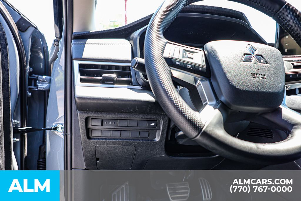 Used 2025 Silver Mitsubishi SEL/MT Certified/7 Seats image 28