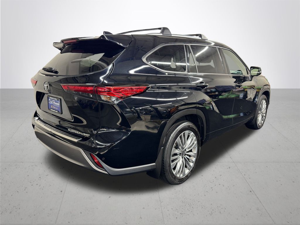2023 Toyota Highlander Platinum