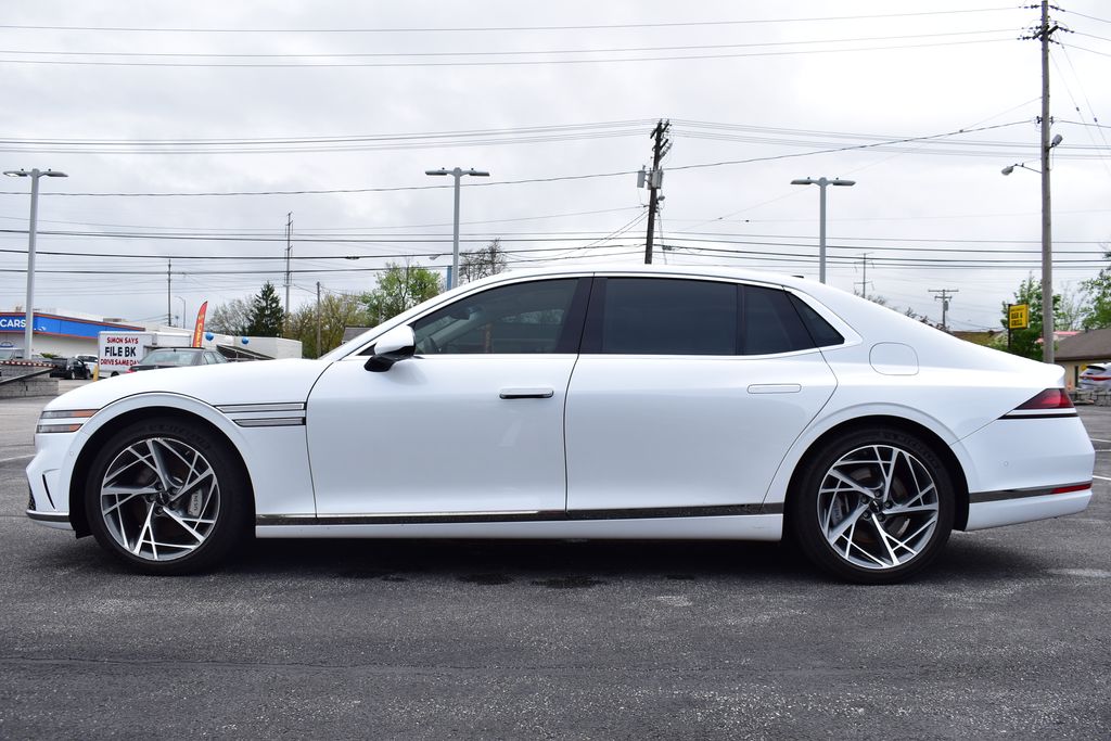 2023 Genesis G90  2