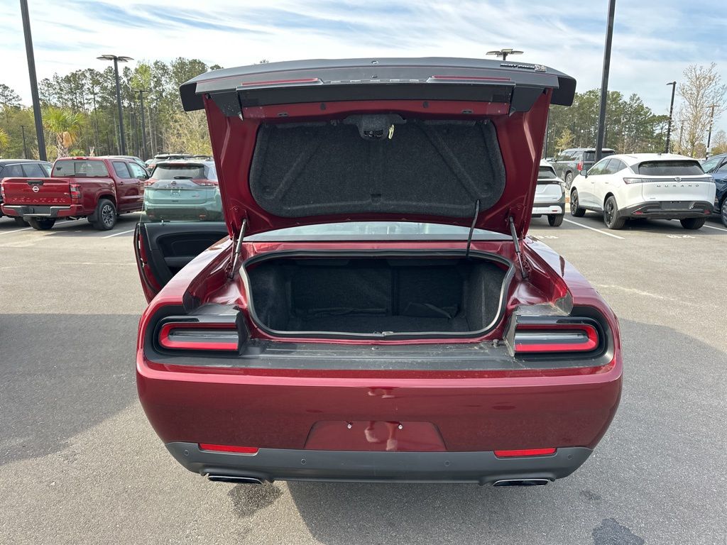 2023 Octane Red Pearlcoat Dodge Challenger R/T Scat Pack RWD Coupe