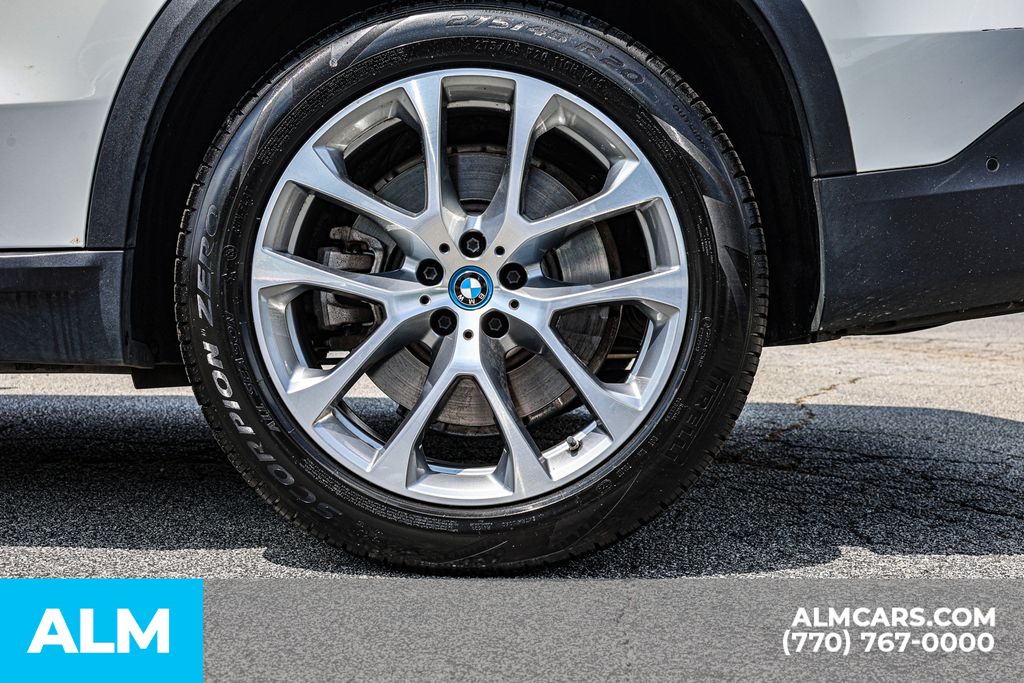 Used 2025 White BMW xDrive50e image 17