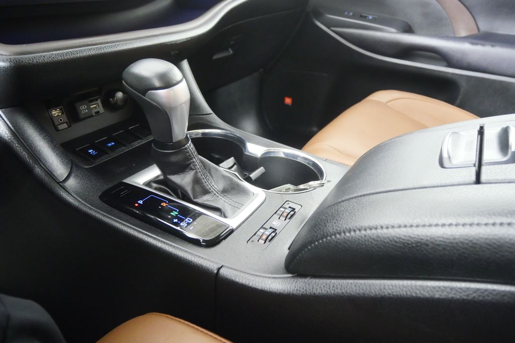 Thumbnail: 2019 Toyota Highlander - 26