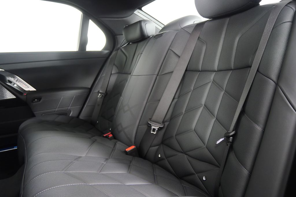 Thumbnail: 2026 BMW 7 Series - 16