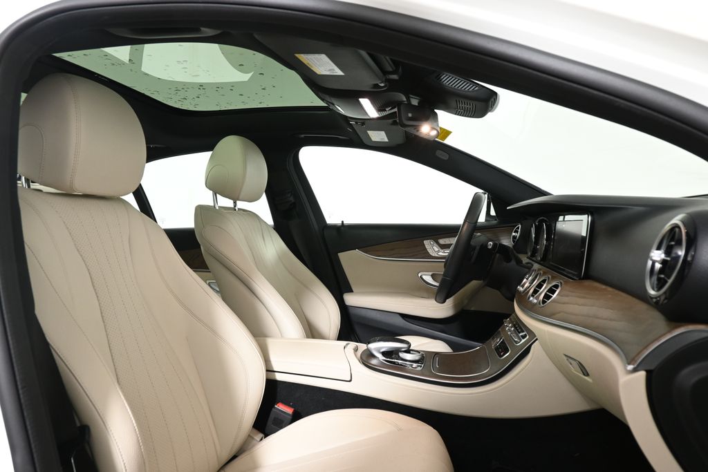Thumbnail: 2018 Mercedes-Benz E-Class - 27