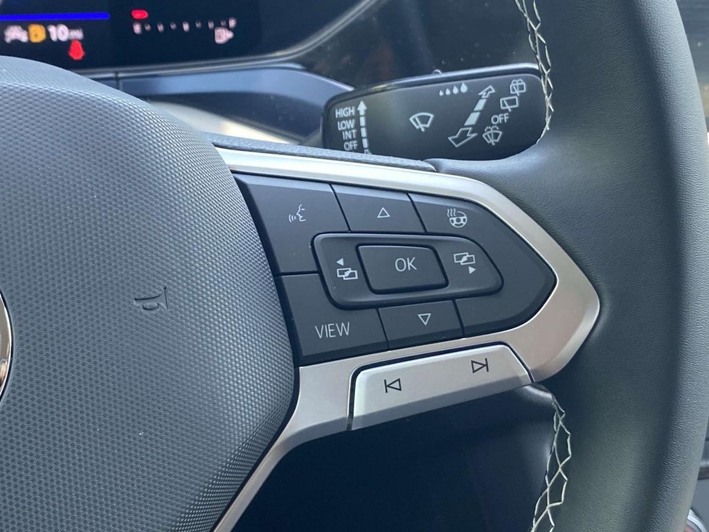 2022 Volkswagen Taos SE 27