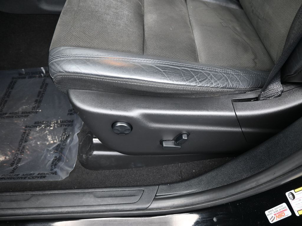 Used 2020 Diamond Black Crystal Pearlcoat Jeep Altitude image 16